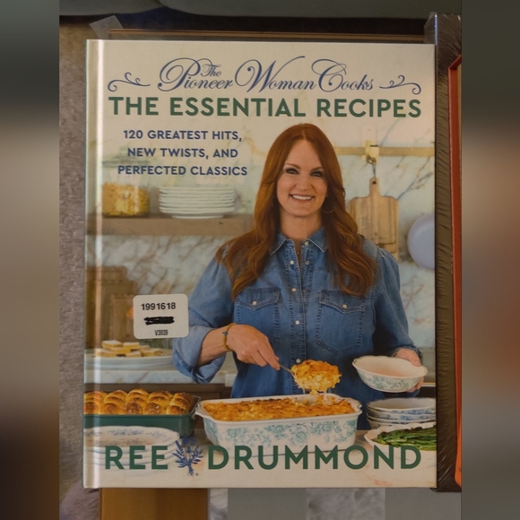 The Pioneer Women Cooks - The Essential Recipes Cookbook By Ree Drummond - Picture 2 of 2